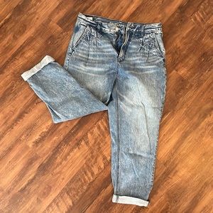 AE mom jean with fun retro style pocket detail